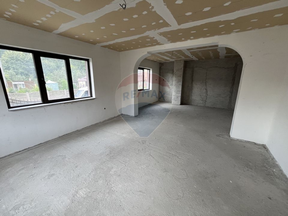 Casă de vânzare în Câmpulung la preț de apartament.