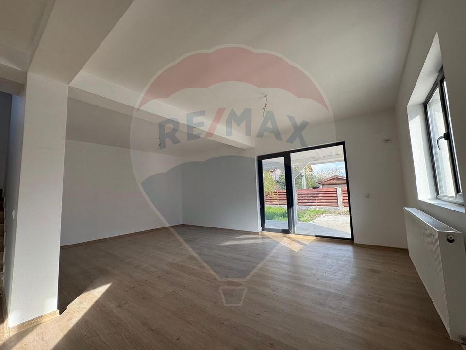 House / Villa with 4 rooms Domnesti