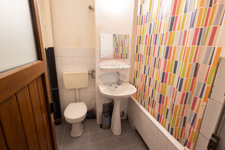 Apartament cu 5 camere de vânzare în zona Cetate