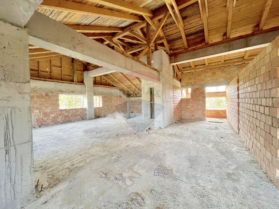 Land and multifunctional building, Poiana Brasov