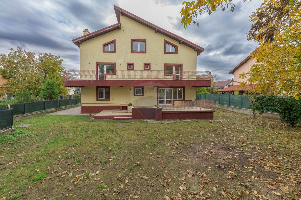 DE VANZARE  Vilă cu 14 camere PIPERA/VOLUNTARI/ROND OMV