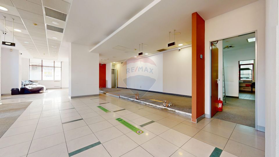 250sq.m Commercial Space for rent, Ultracentral area