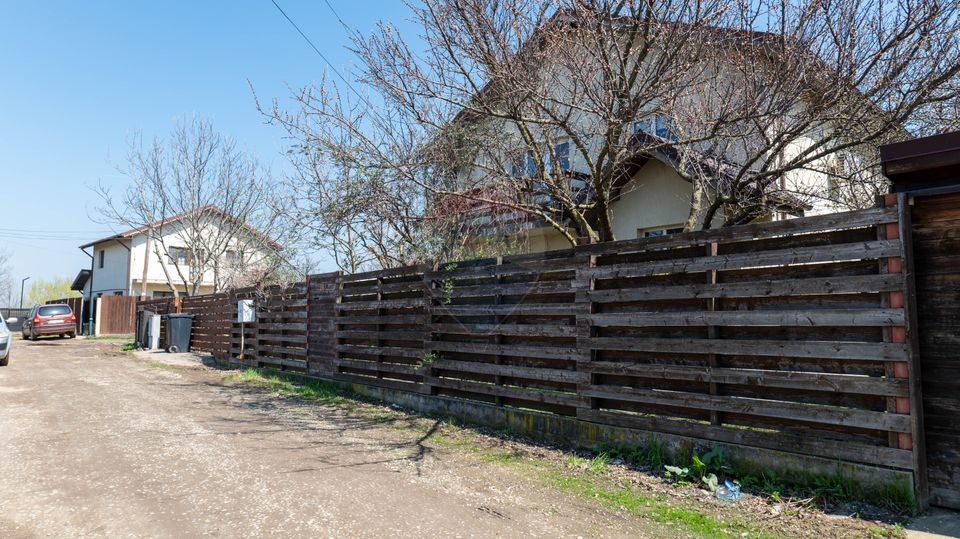 Vanzare vilă Bacu P+1+Pod, livadă, acces rapid A0/A1/Centură