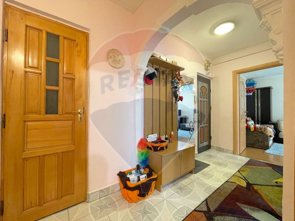 REZERVAT !  Apartament cu 3 camere de vânzare în Răcădău