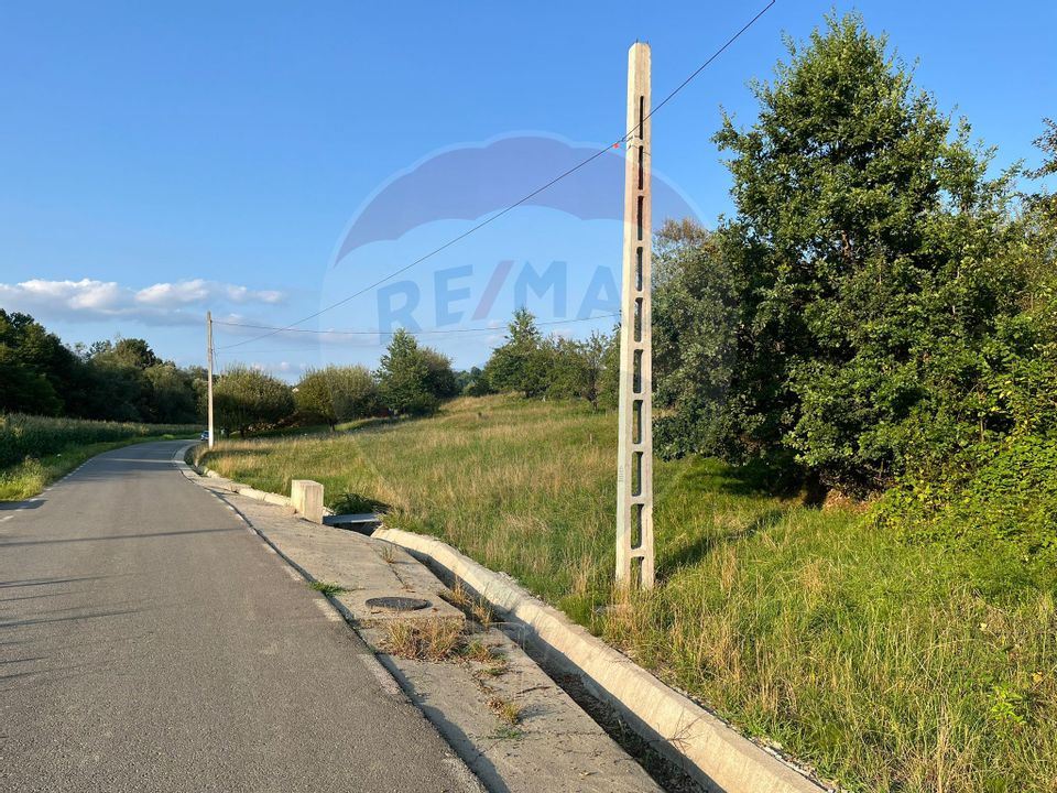 Teren intravilan de vanzare in Groși