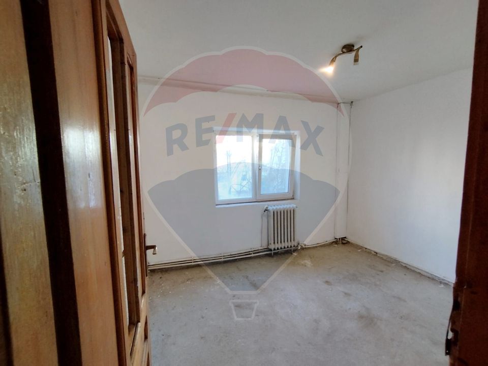 Apartament semidecomandat cu 2 camere, de vânzare, zona Republicii