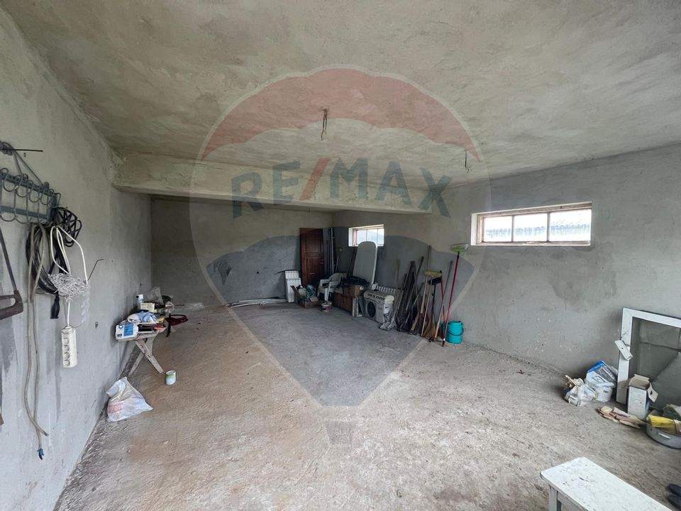 Casă / Vilă cu 6 camere de vânzare în com. Răcăciuni