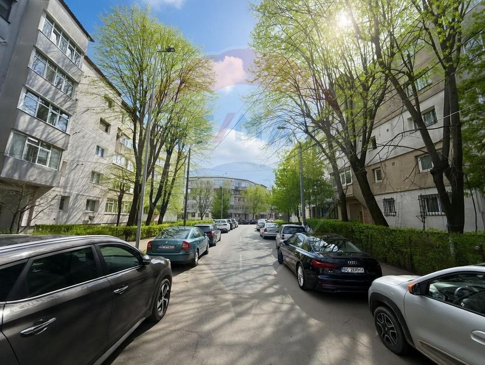 Apartament 4 camere, etaj 1, decomandat, zona centrală