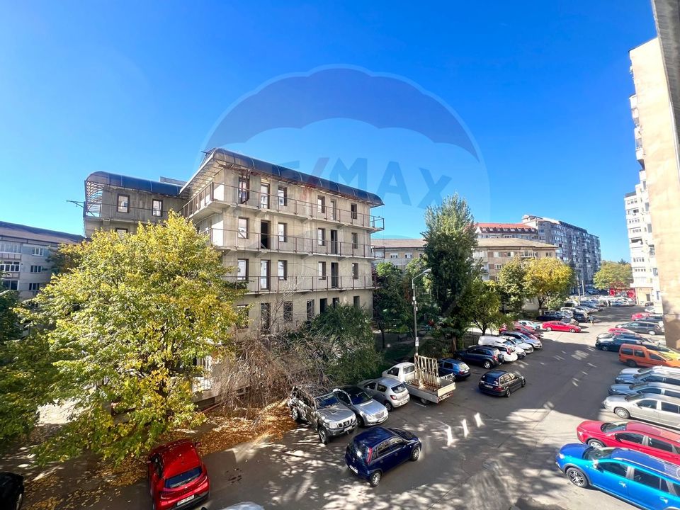 De închiriat apartament cu 4 camere, zona Dacia