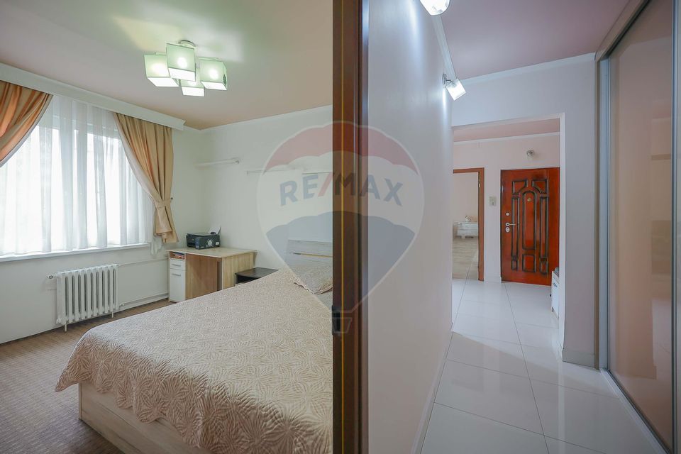 Apartament cu 3 camere de vânzare în zona Dacia