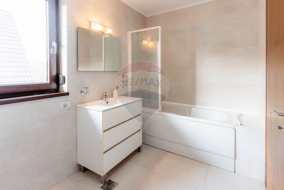 Închiriere casă/ vilă - 120 mp utili+ teren 249 mp– Pitești