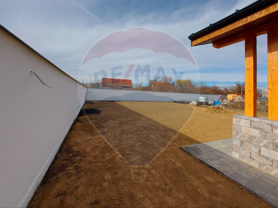 Comision 0 %! Casă cu 4 camere de vânzare în zona Stupini!