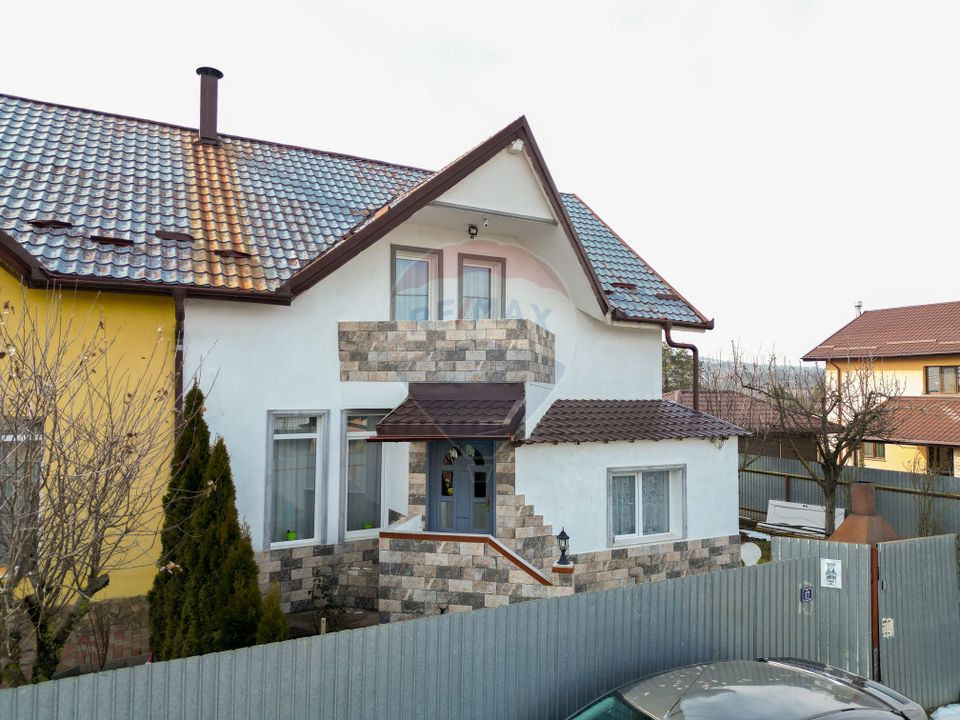 Casă / Vilă 4 camere de vânzare – Comuna Măgura, Str. Salcâmului