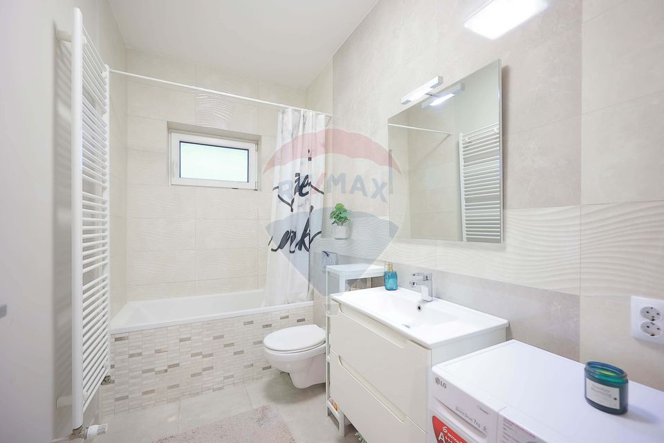 Apartament de Vânzare cu 3 camere și Parcare, Zona Dealuri