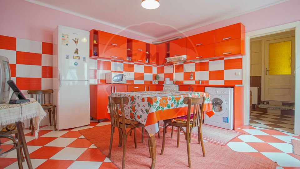 5 room House / Villa for sale