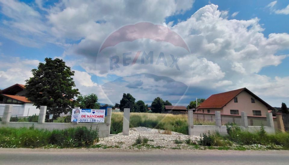 Teren intravilan de vanzare 2,950 mp Podu Oltului / Strada Principala