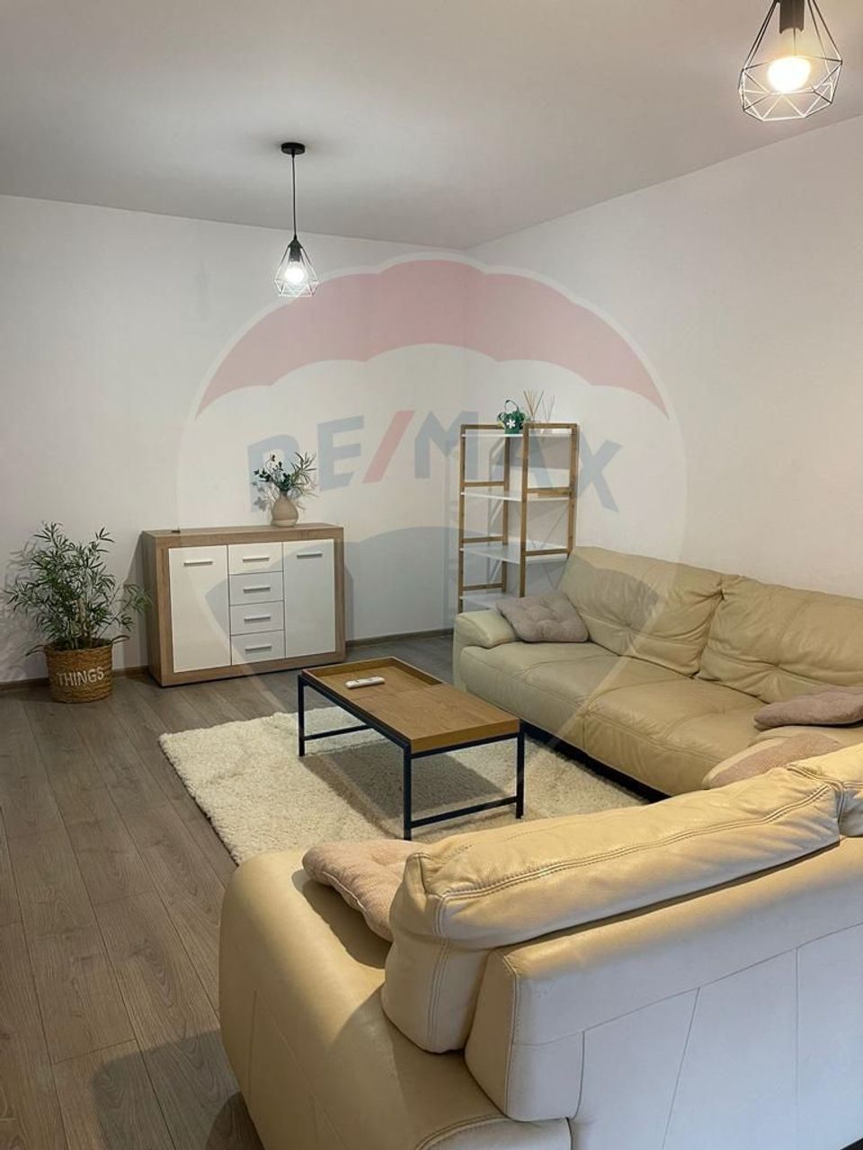 Inchiriez apartament 3 camere decomandat Ared Micalaca Malul Muresu