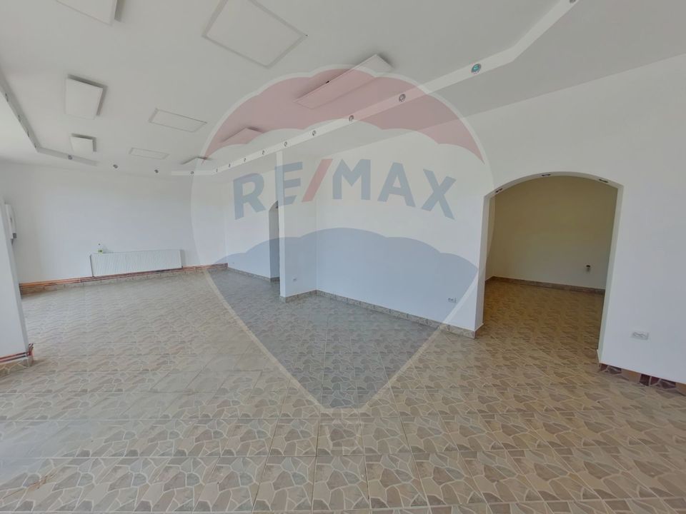 125sq.m Commercial Space for rent, Ultracentral area