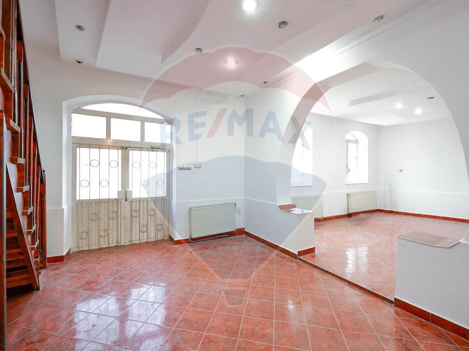 160sq.m Commercial Space for rent, Ultracentral area