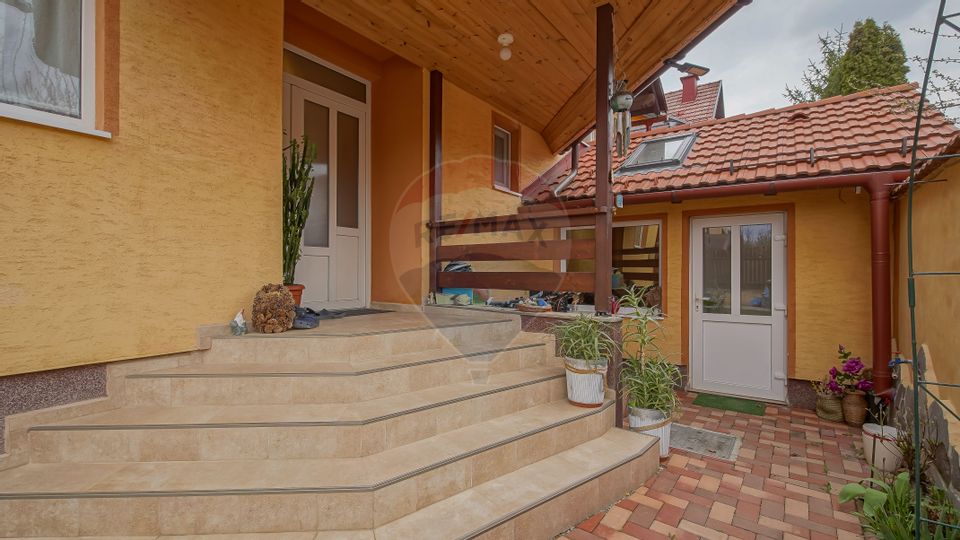 Vilă cu 6 camere de vânzare în zona Primaverii, Râșnov - Comision 0