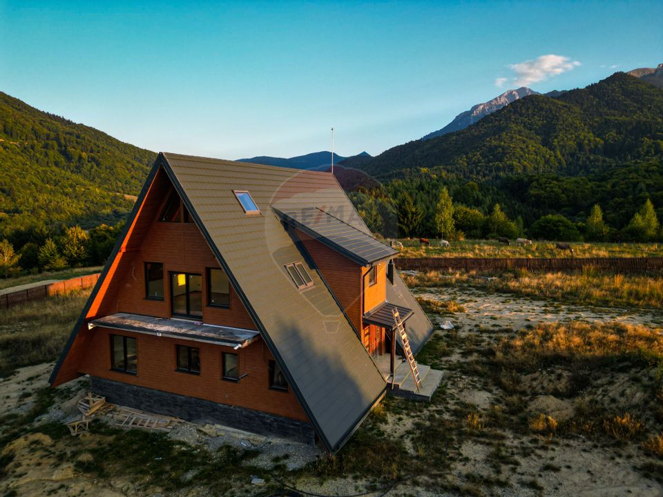 Vilă superba A-Frame cu vedere panoramică catre Varful Omu si Bucegi