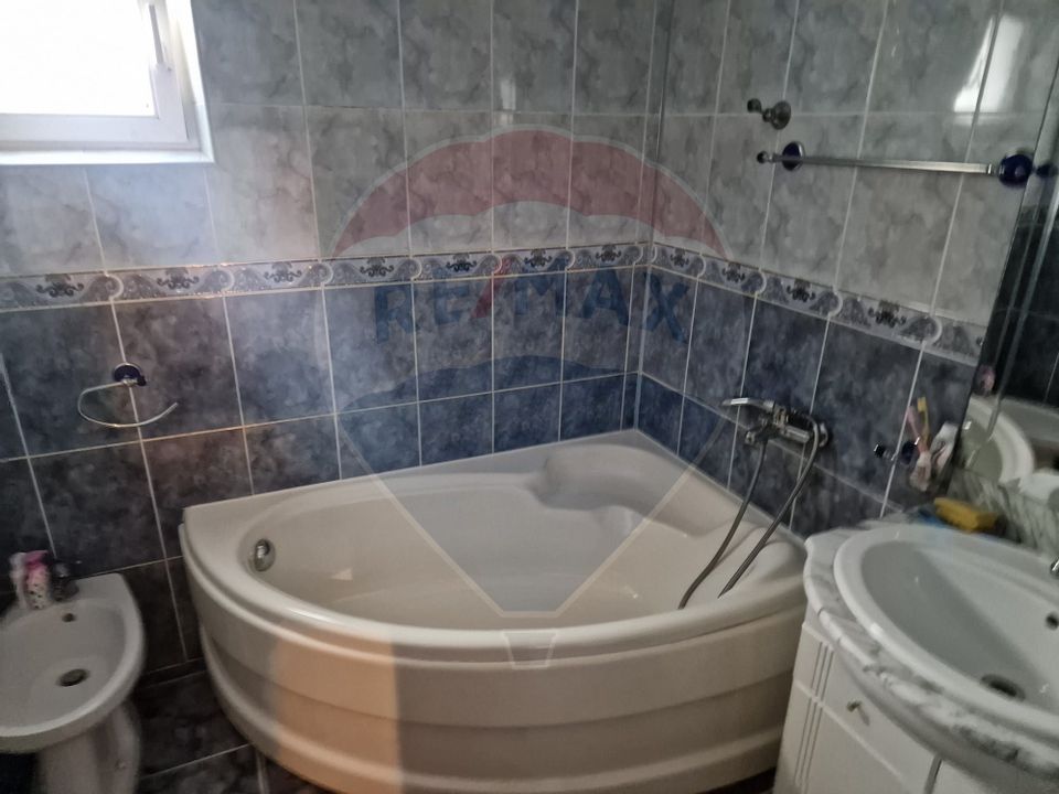 Apartament cu 3 camere de vânzare în zona Stefan cel Mare