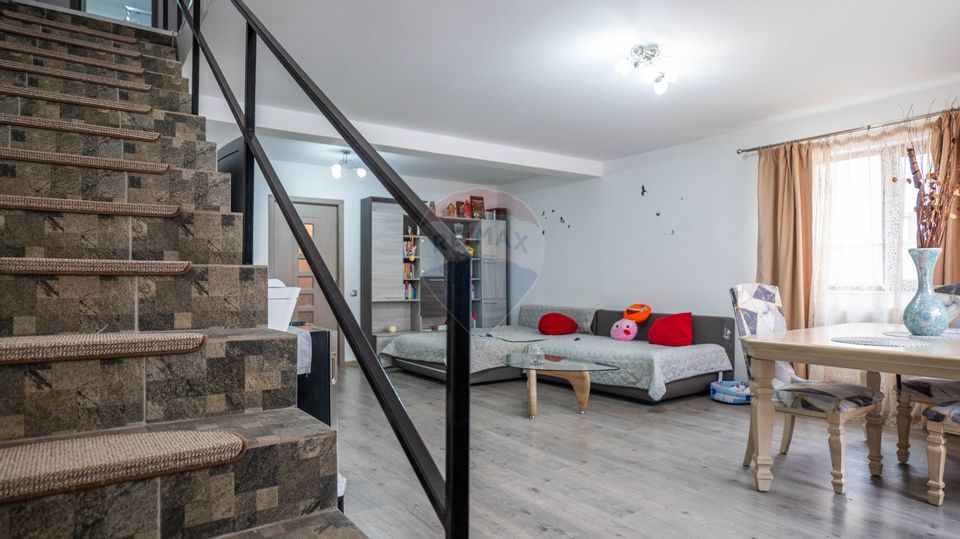 4 room House / Villa for sale, Exterior Est area