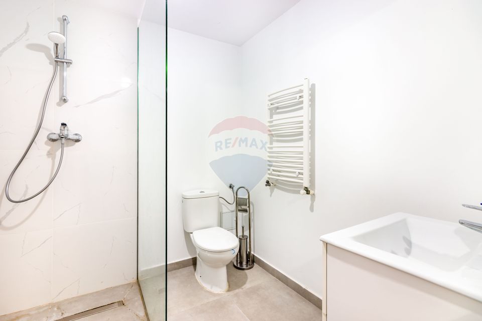 Snagov - Vila 5 camere cu terase mari si iesire directa la lac