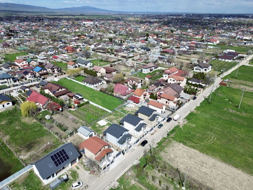 Casă / Vilă Golesti