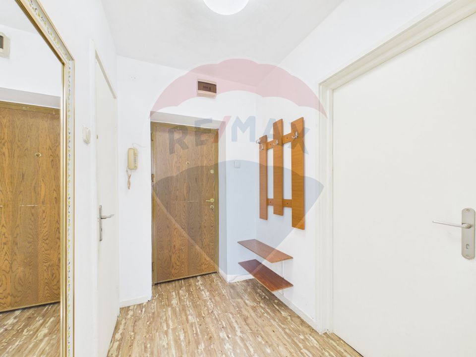 Apartament cu 2 camere de vanzare în zona Pajura