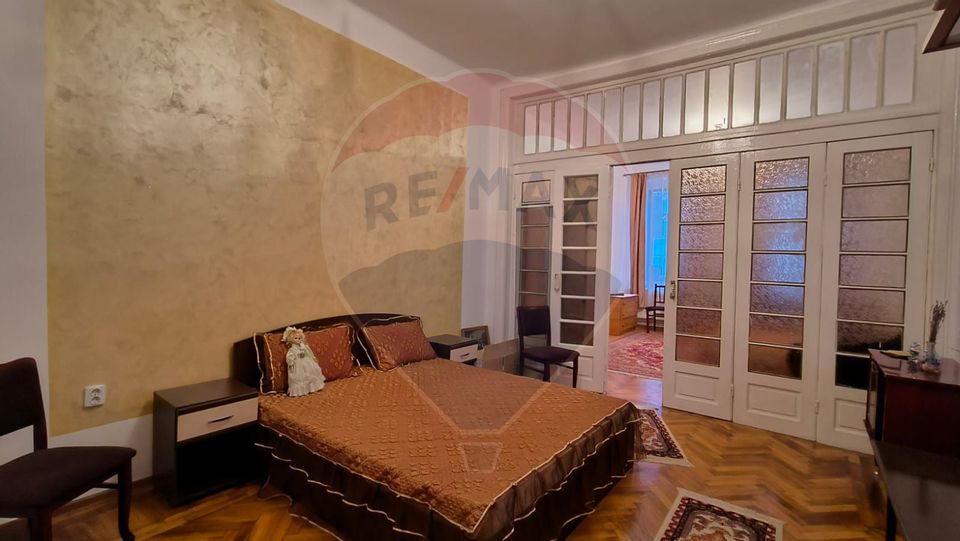 Casă cu 3 camere de vânzare în zona Centrală