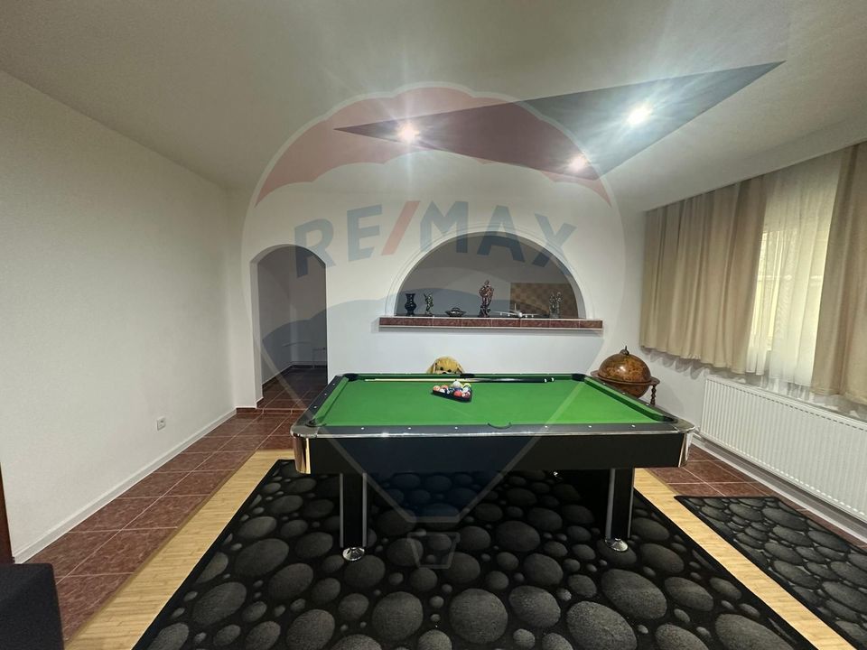 Casă spațioasă 6 camere, 2 băi, garaj spatios și terasă