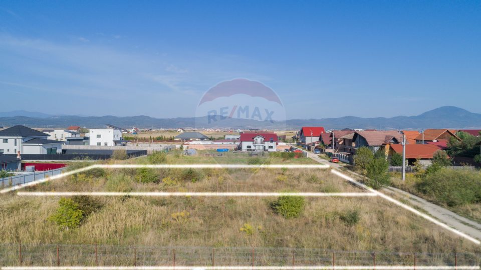 Teren de vânzare 1,000mp Cristian  - intravilan