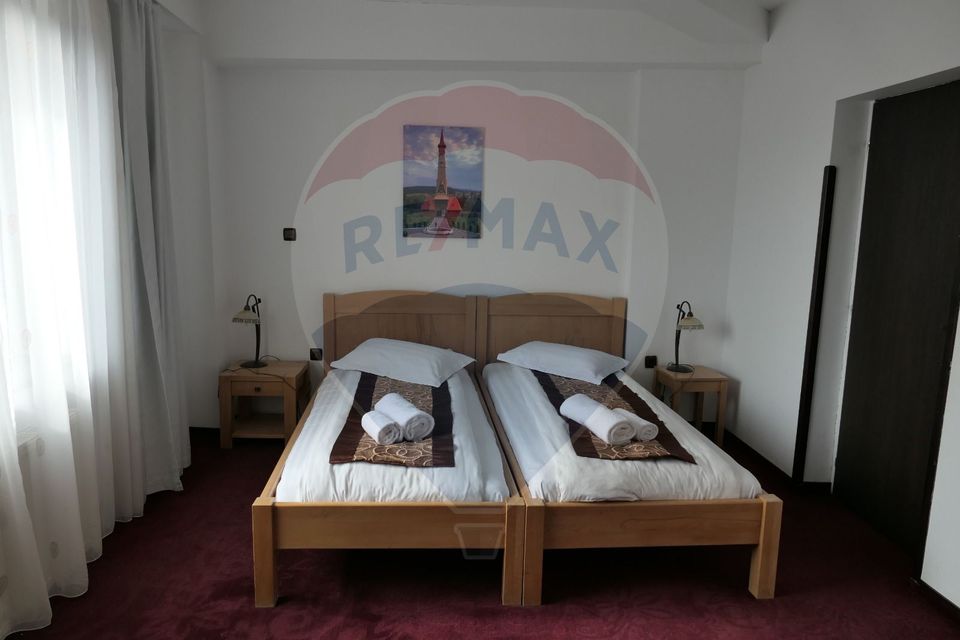 Vilă cu 10 camere de vânzare în zona Centrala