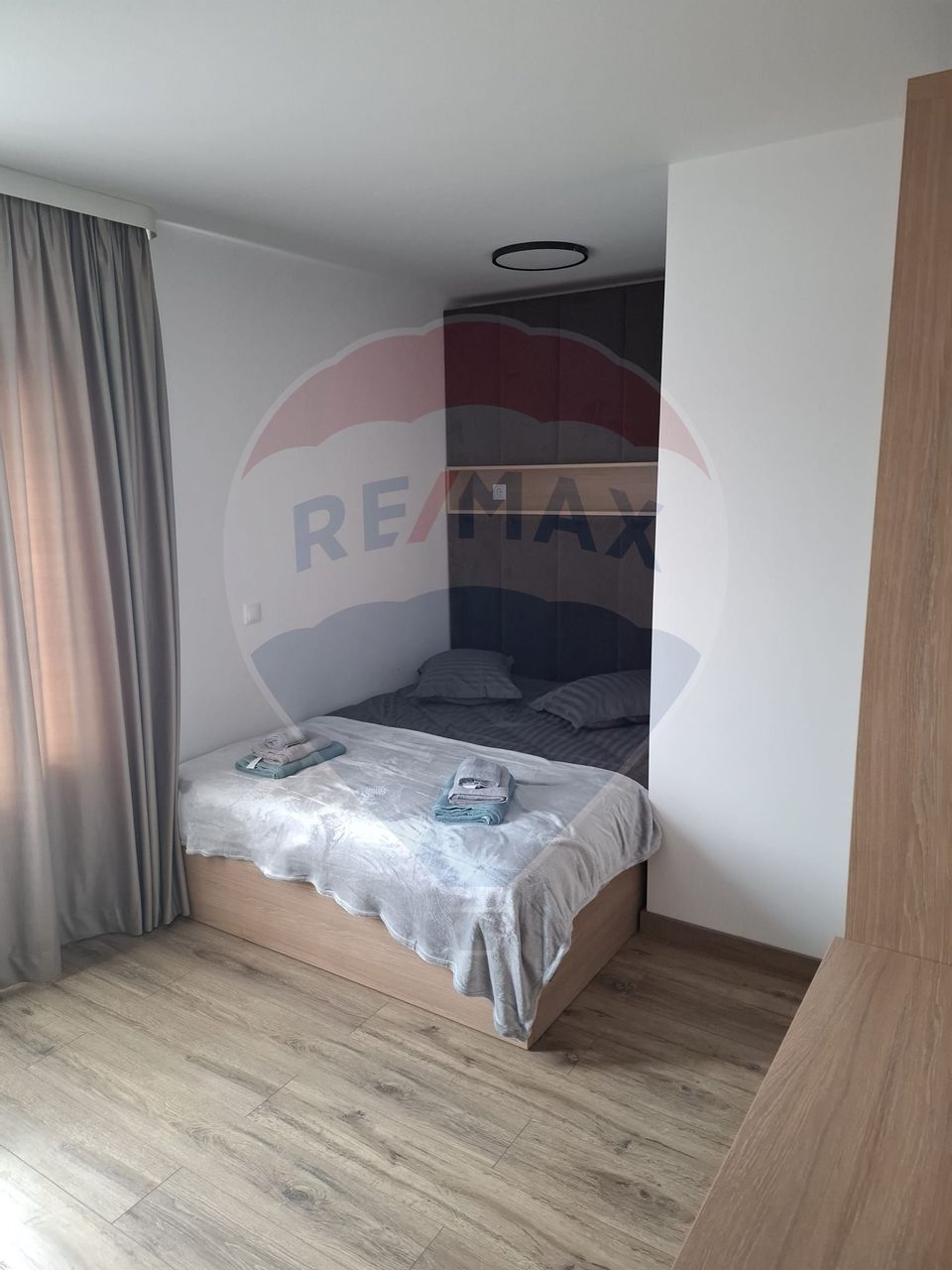 Apartament cu 3 camere de închiriat