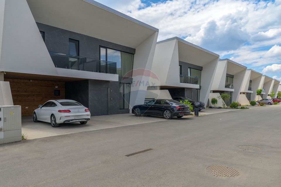 Arhitectură, tehnologie și lifestyle premium într-o vilă spectaculoasă