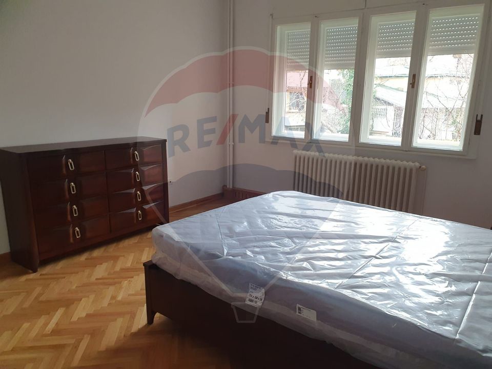 Apartament boem 5 camere zona ultracentrala etajul 1