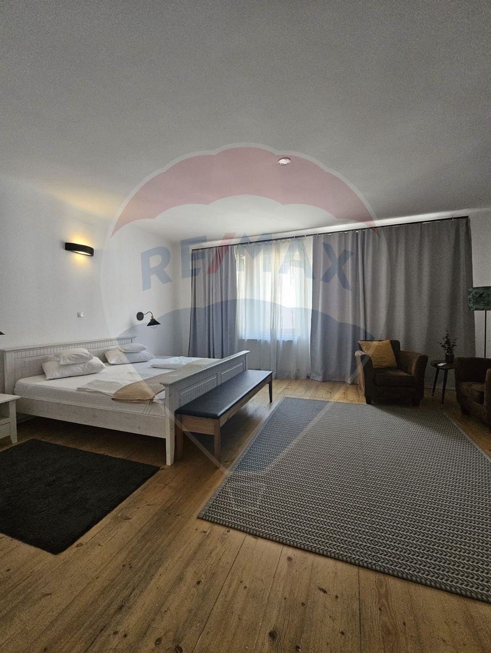 Apartament cu 3 camere de vânzare pe Str.Tribunei