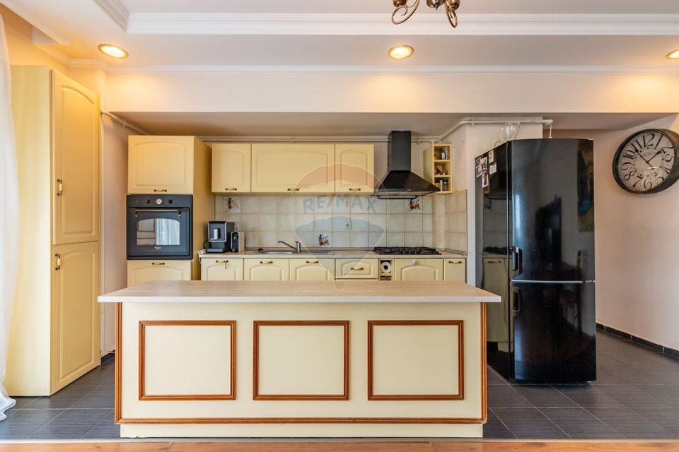 Apartament cu 3 camere de vanzare, langa padure, piscina, loc de joaca