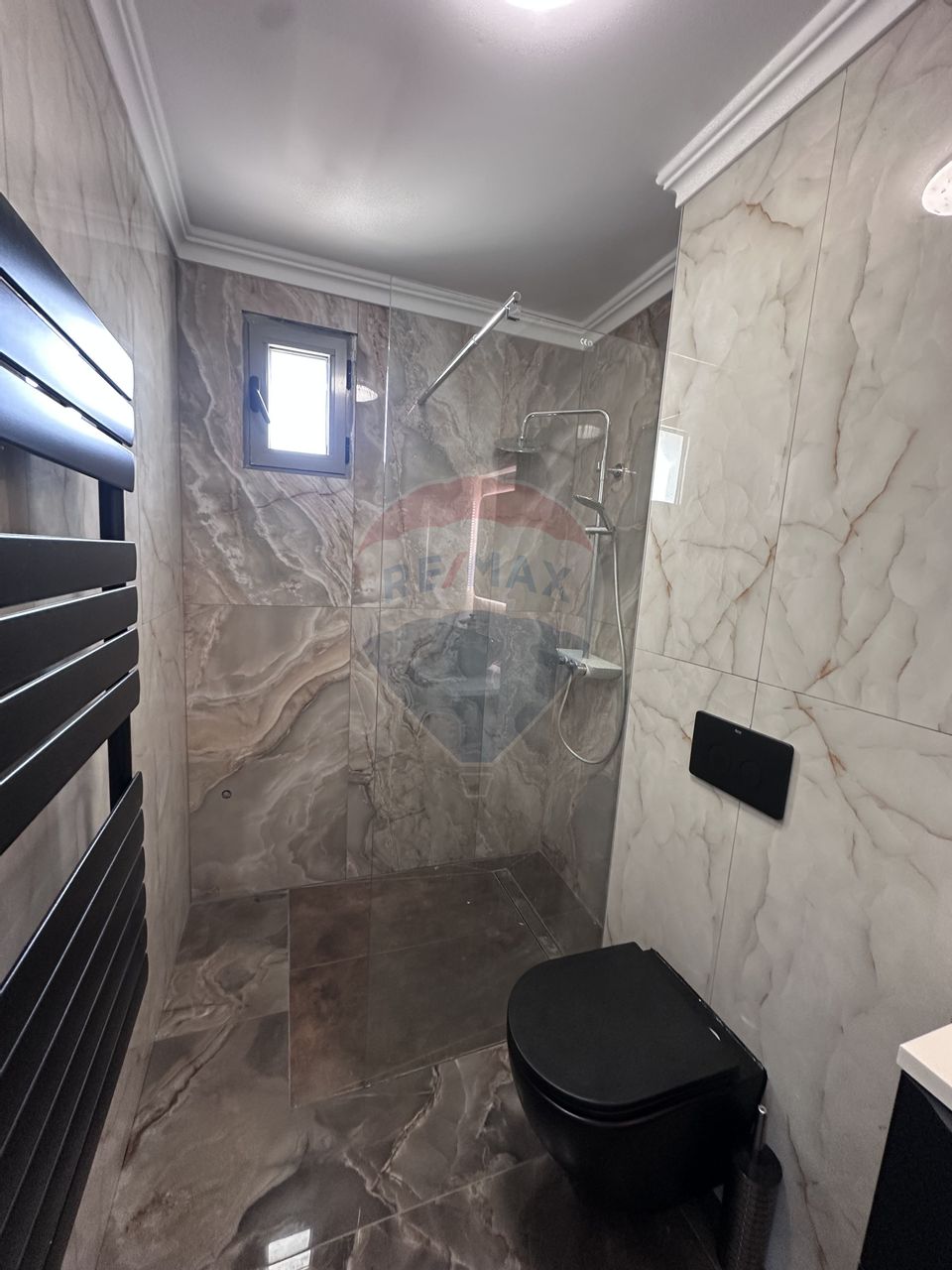 Apartament cu 4 camere de vânzare
