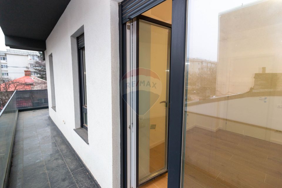 Apartament nou de 3 camere Nemobilat de inchiriat in zona Aviatiei