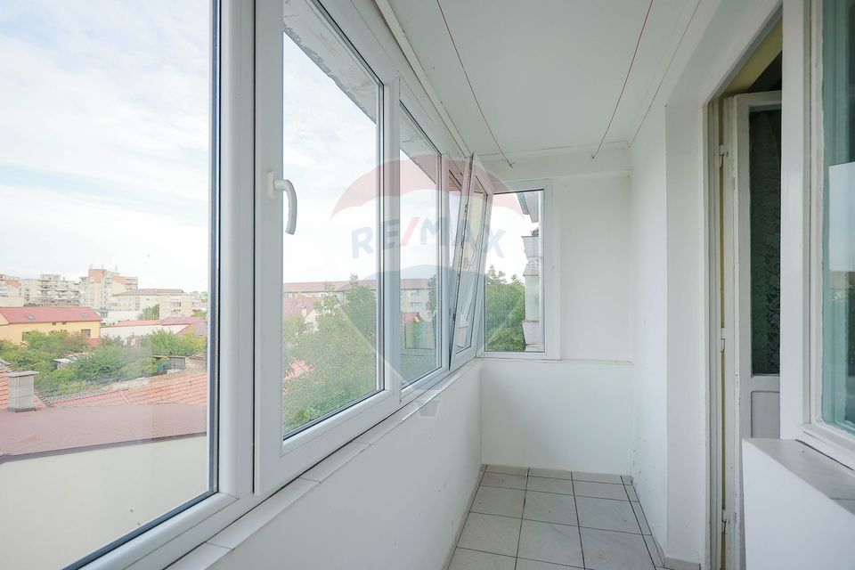 Apartament decomandat cu 3 camere, 75 mp, de vânzare – Zona Cantemir