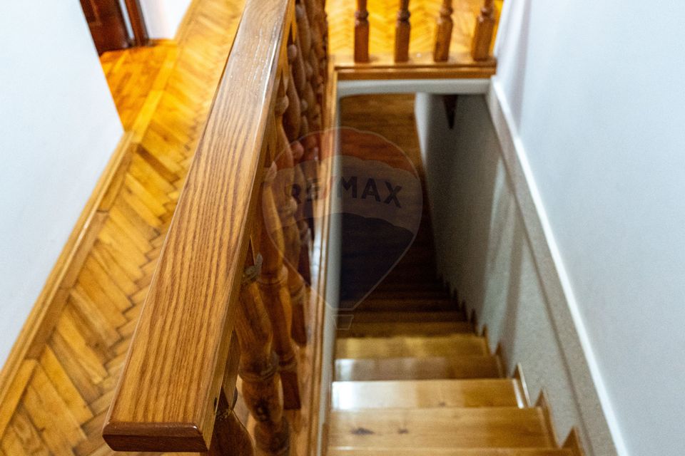 5 room House / Villa for sale, Periferie area