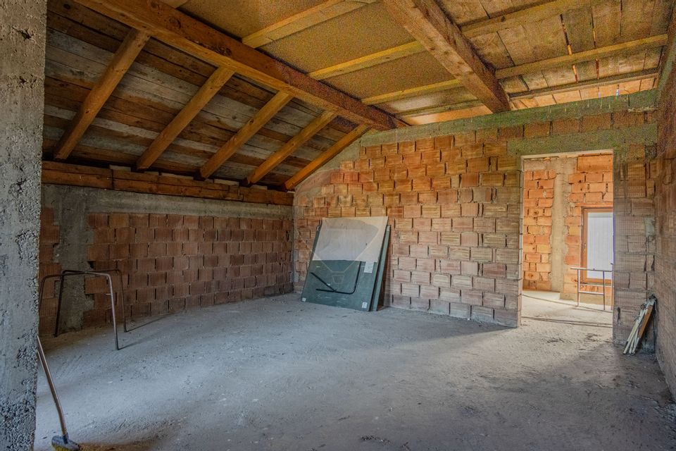 Casa de vanzare 7 camere | CURTE 953 mp | Colonia 1 Mai | COMISION 0 |