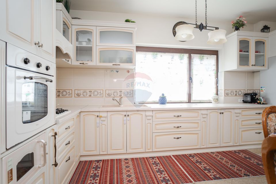 0% Comision - VILA de LUX de vânzare – Cu iaz natural