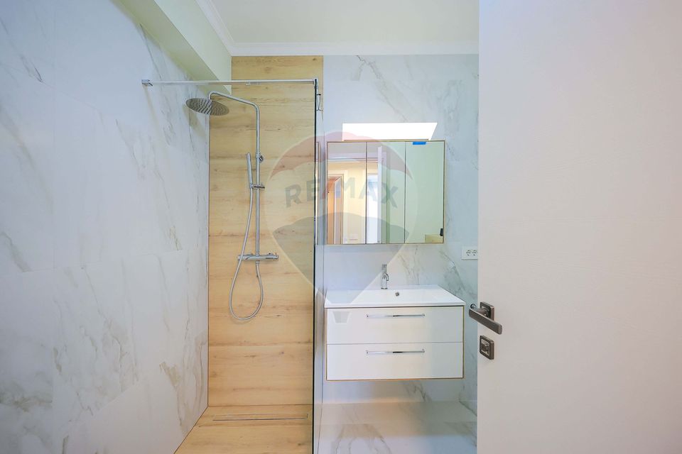 Apartament/Penthouse de Închiriat cu 3 Dormitoare și Terasă, Decebal