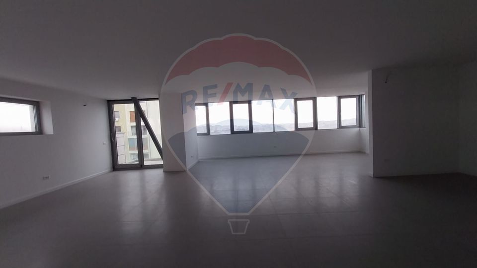 1,200sq.m Office Space for rent, Universitate area