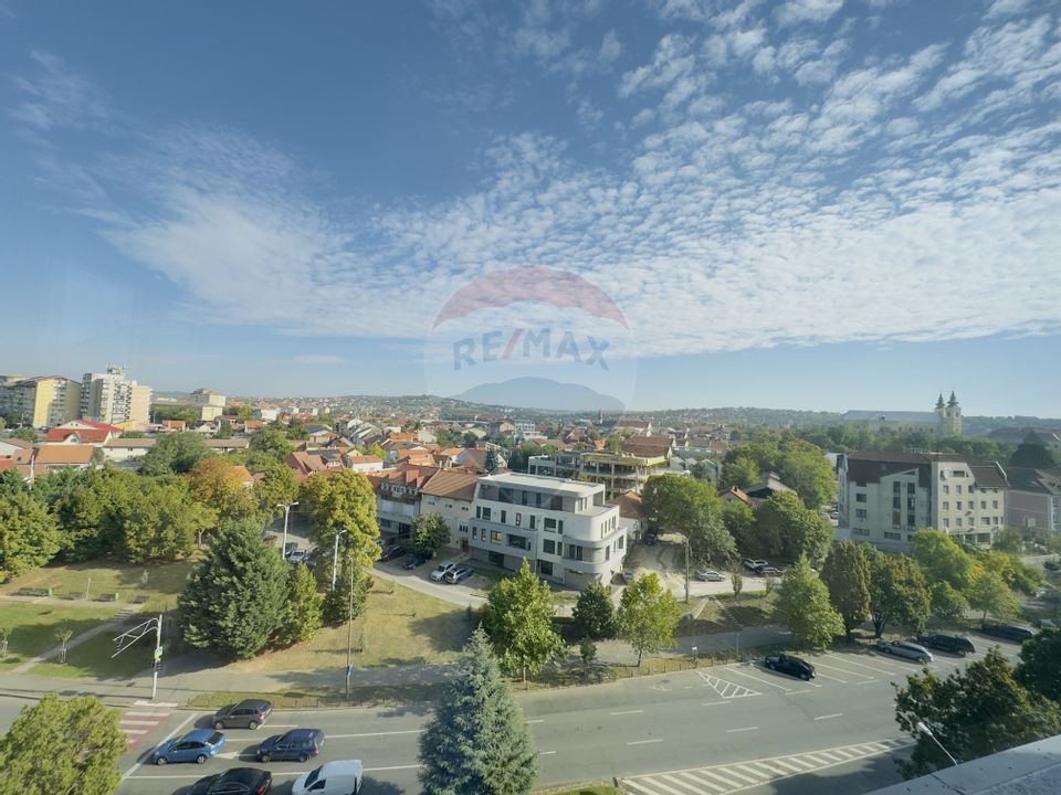 Apartament cu 3 camere + terasa inchisa (camera)  zona Decebal/Dacia