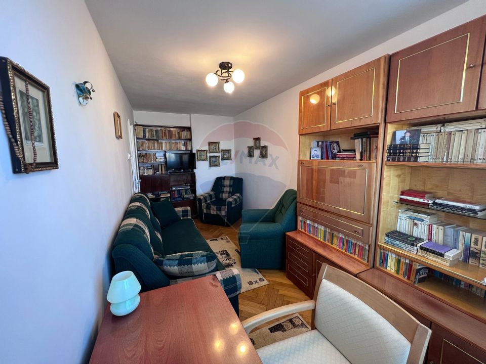 Apartament cu 3 camere de închiriat în Andrei Mureșanu, Garaj