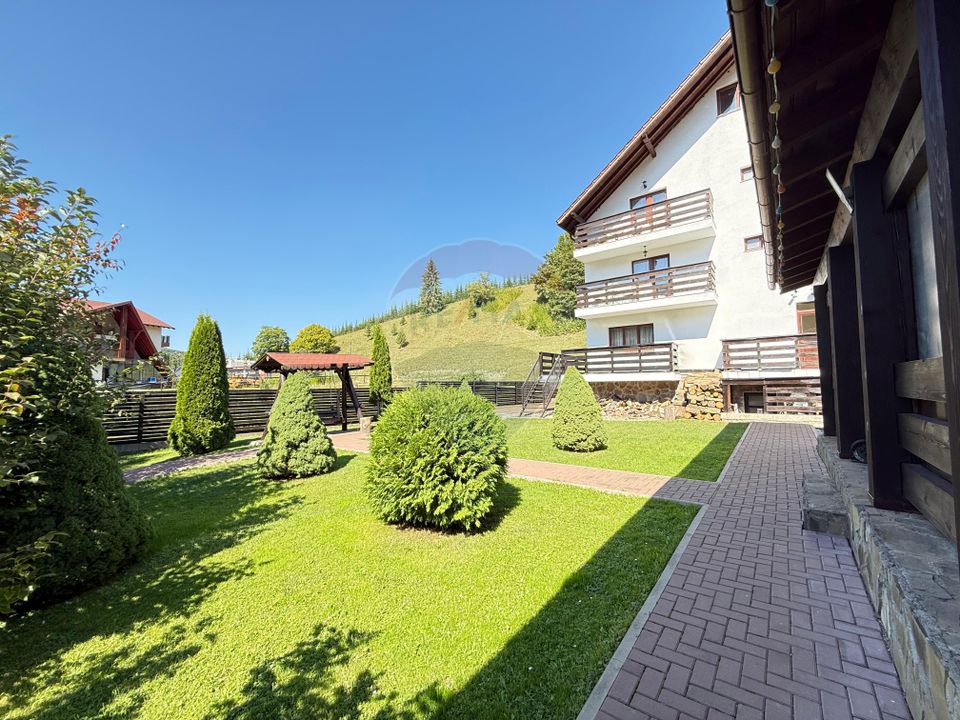 Pensiune cu 14 camere de vânzare Bucovina lângă pârtia Pojorata Malini